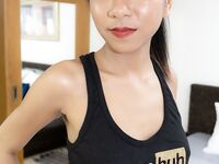 La belleza tailandesa Som muestra algo más que el tilko de PornHub