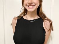 Melanie Marie shows her pussy