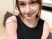 Melanie Marie shows her pussy