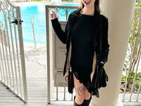 Melanie Marie shows her pussy