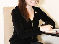 Roztomilá teen Jenna J Ross se svléká a sní o tom, že je těhotná s Ryanem Madisonem