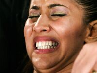 Esclava latina Isis Love atada y provocada hasta el orgasmo