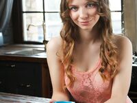 Siya shows off her sexy pussy