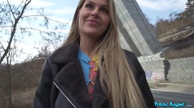 Czech Streets 778 - Stopařka