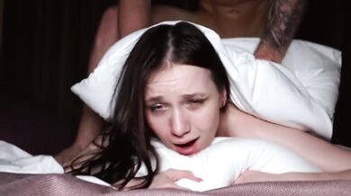 Emma Ester osiąga ekstremalne, wstrząsające orgazmy