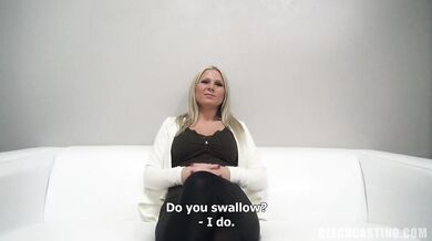 20 year old amateur Vanda fucks anal at casting