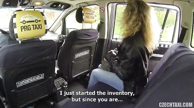 Fucking a sexy foreign woman in a taxi