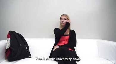 Amateur Pavlina shows off her natural naked body