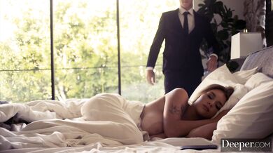 Voluptuous housewife Gabbie Carter spit roasted in threesome